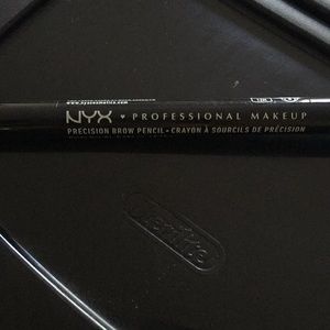 Nyx Brow pencil- auburn